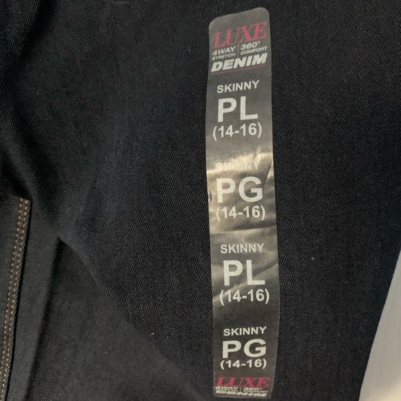 New Nygard Luxe Denim Skinny - Picture 3 of 6